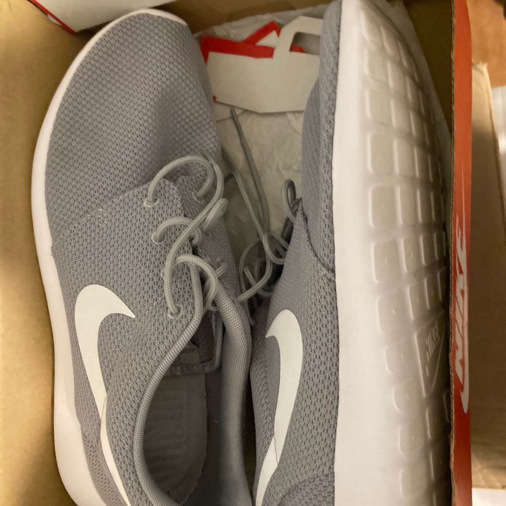 Size 11 Men’s Nike Grey ROSHE One USED
